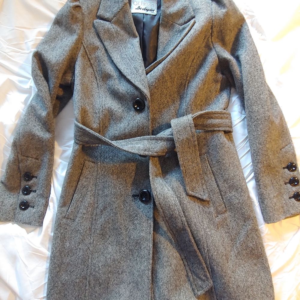 Beautiful GUESS coat, size Medium